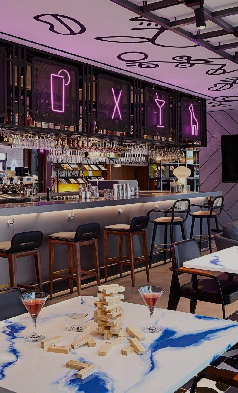 친구들과 보내는
사적이고 화려한 연말파티