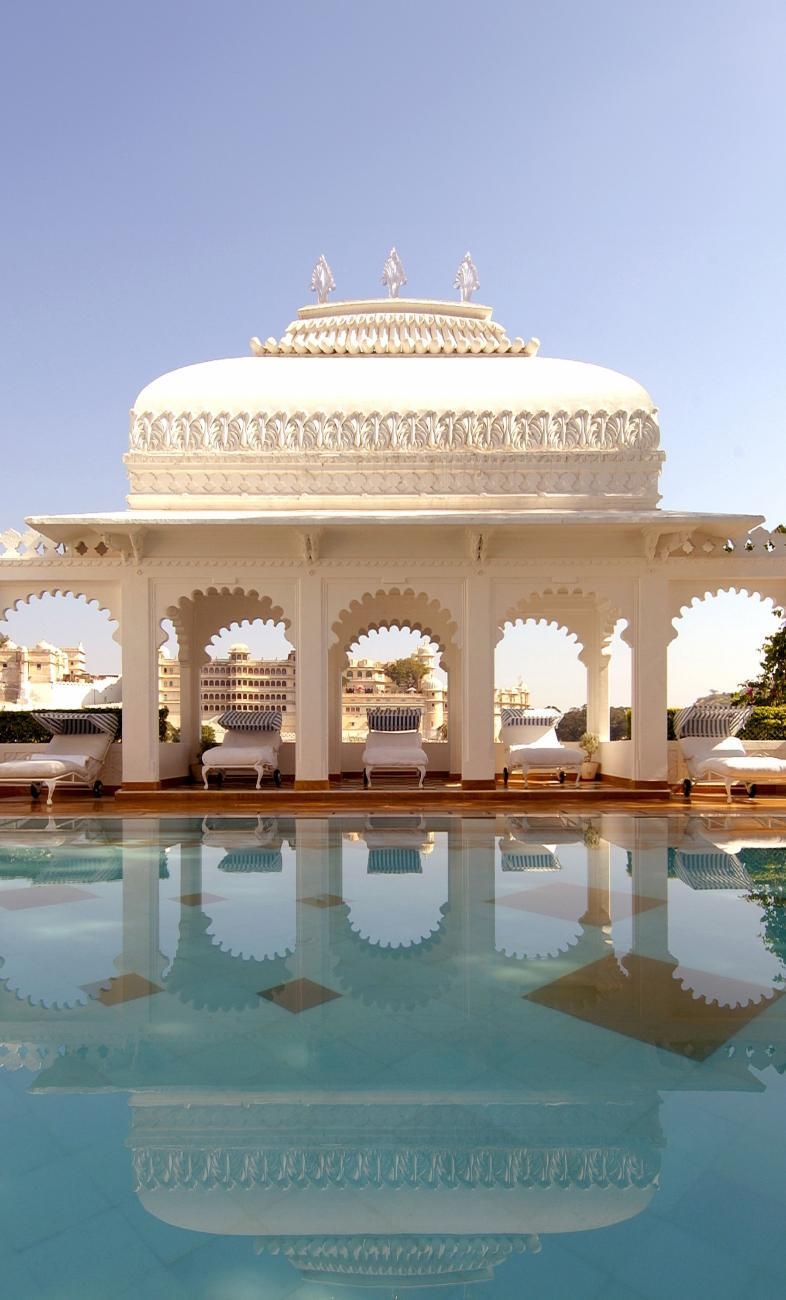 시작부터 남달랐던 공간,
궁전에 지어진 호텔들