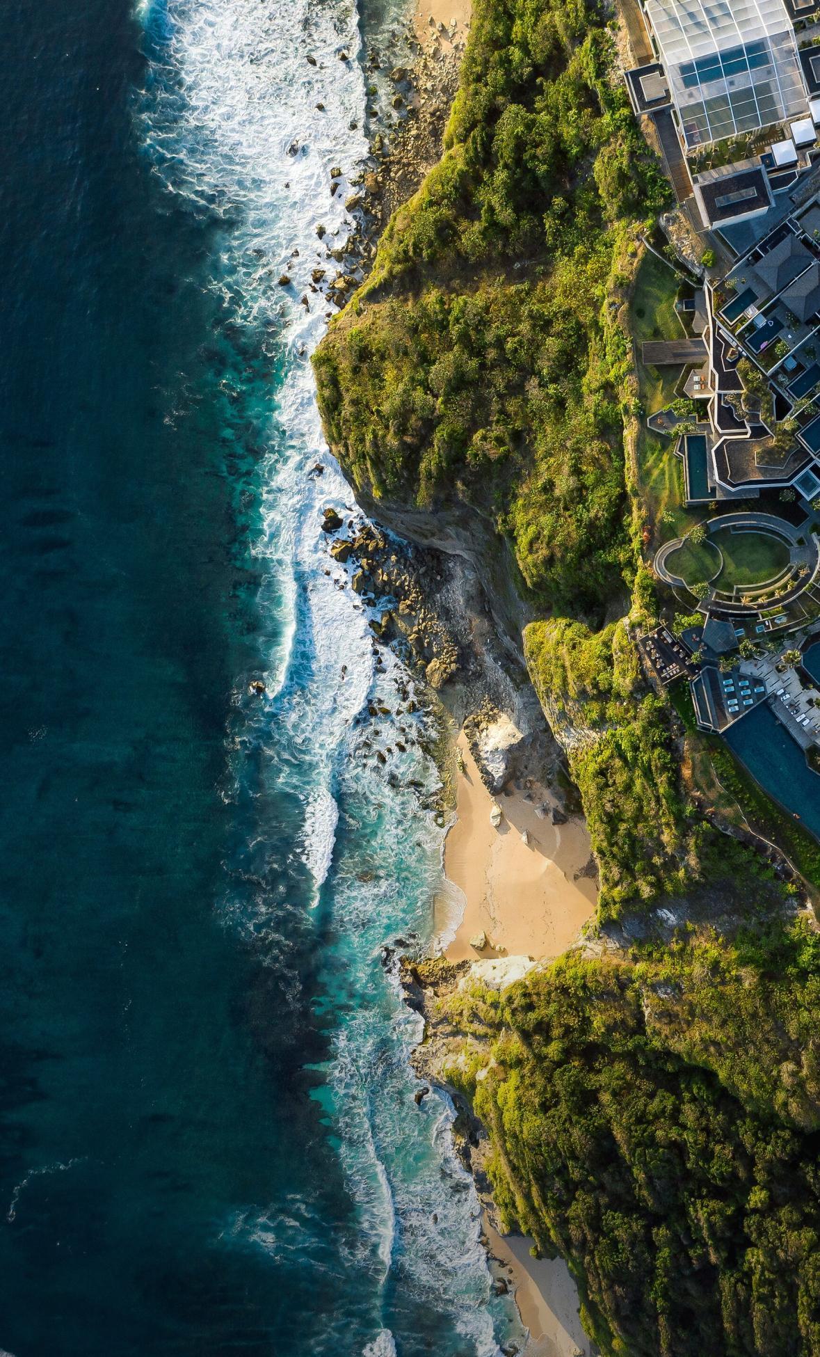 깎아지른 절벽 위 하룻밤
발리 울루와뚜 리조트