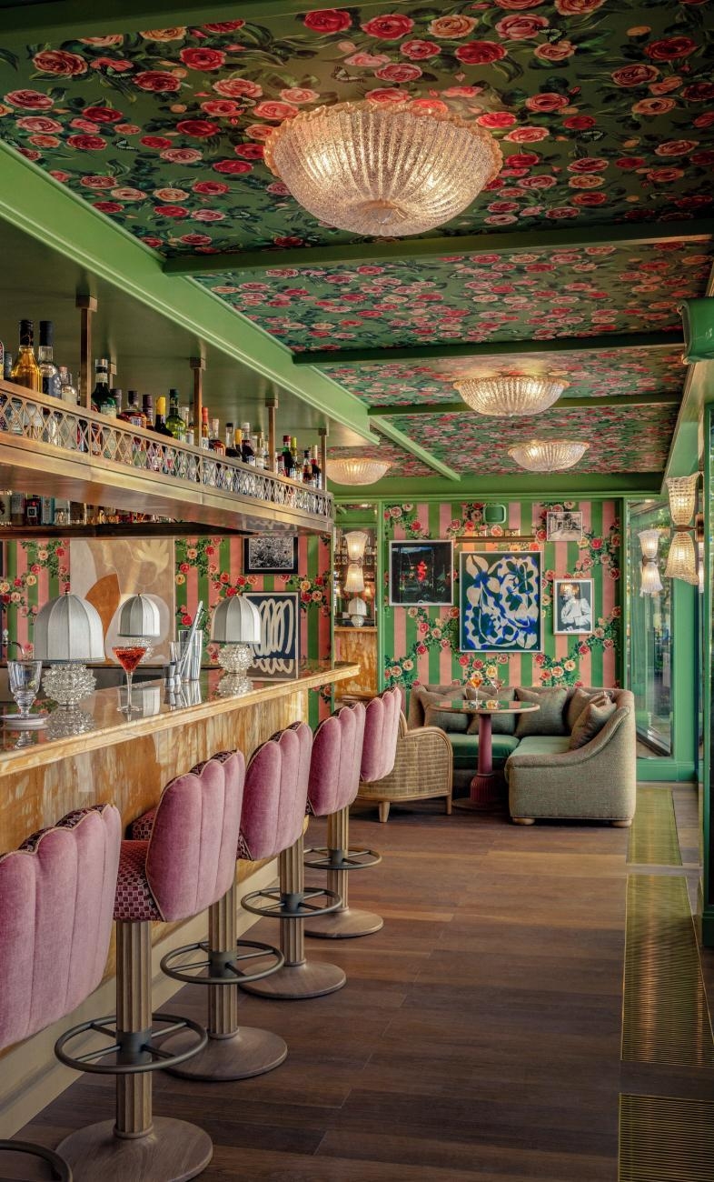 예술 여행자를 위한
감각적인 파리 호텔