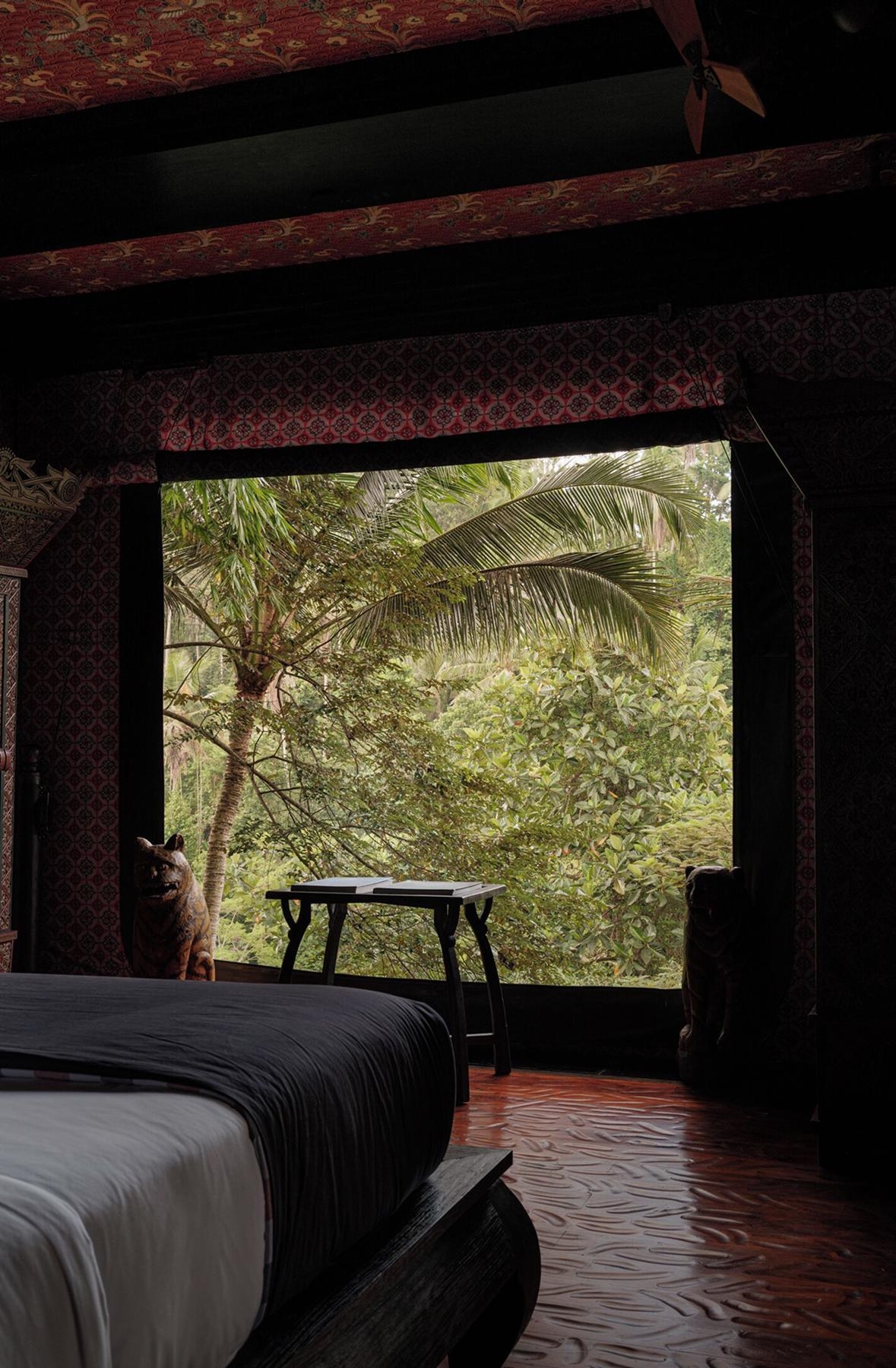 호텔 디자이너 빌 벤슬리의
이상한 동남아 호텔들