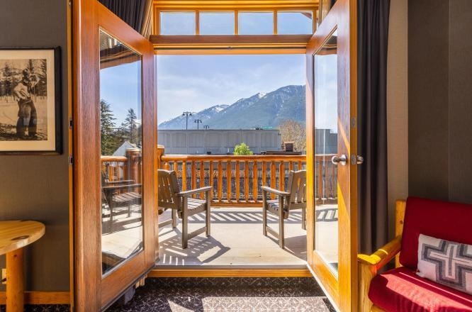 캐나다숙소,밴프숙소,밴프로지,부르스터즈마운틴로지