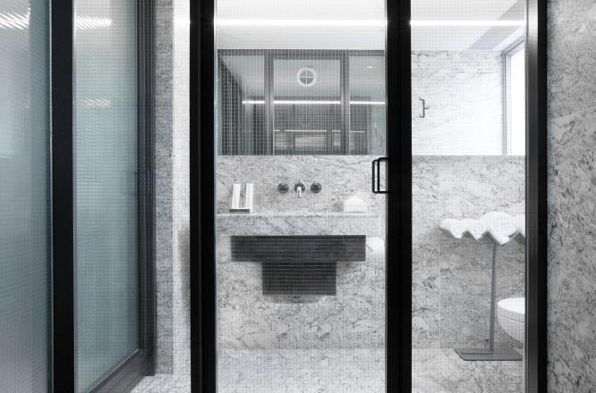 투베, 홍콩호텔, 타이항호텔