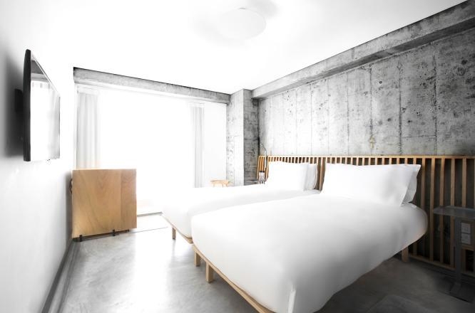 투베, 홍콩호텔, 타이항호텔