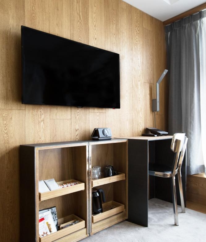 투베, 홍콩호텔, 타이항호텔