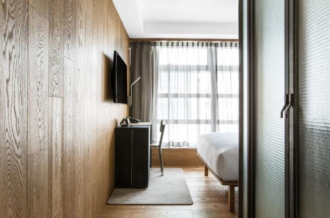 투베, 홍콩호텔, 타이항호텔