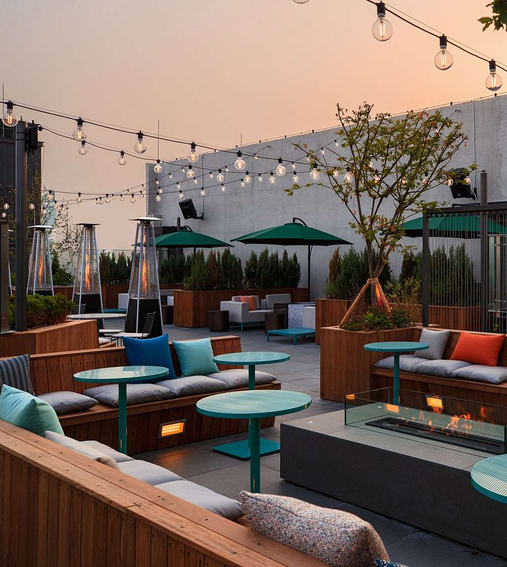 테라스에서 즐기는 봄 서울 호텔 루프탑 바