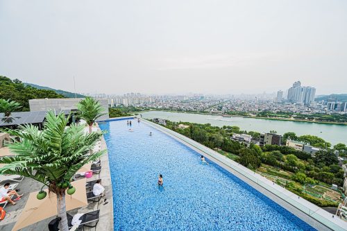 호텔수성, 108M 인피니티 풀과 함께 대구 호캉스 즐기기