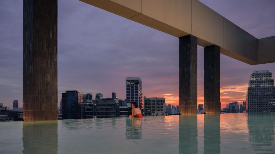 크로모방콕, 28층 루프탑 수영장에서 즐기는 방콕 여행